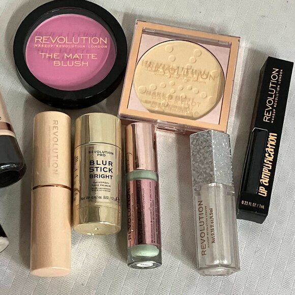 Revolution Makeup Lot Of 10 Concealer Blush Lipstick Primer Powder & More - Picture 3 of 3